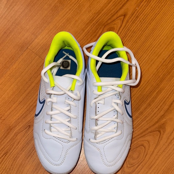 Nike Kids Sneakers Cleats White and Blue - Picture 1 of 5